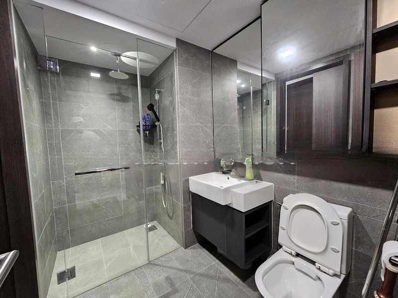 RIVERFRONT RESIDENCES 1