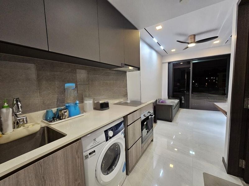 RIVERFRONT RESIDENCES 5