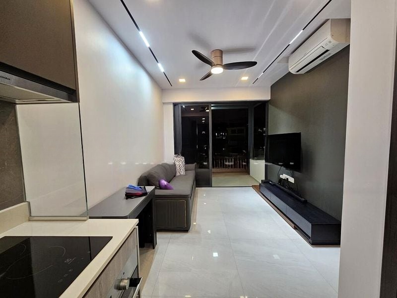 RIVERFRONT RESIDENCES 7