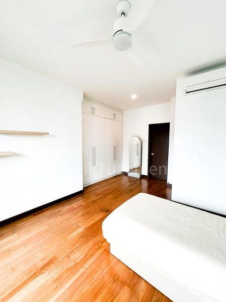 WATERMARK ROBERTSON QUAY 7