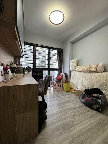 RIVERPARC RESIDENCE 9