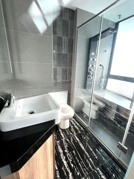 ILLUMINAIRE ON DEVONSHIRE 7