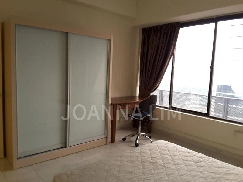 INTERNATIONAL PLAZA 13