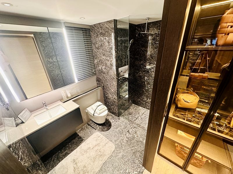 THE COLLECTIVE AT ONE SOPHIA 11