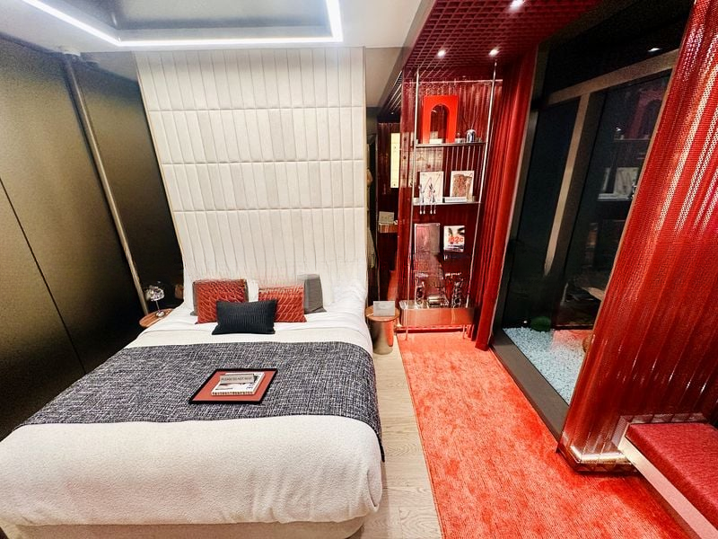 THE COLLECTIVE AT ONE SOPHIA 11