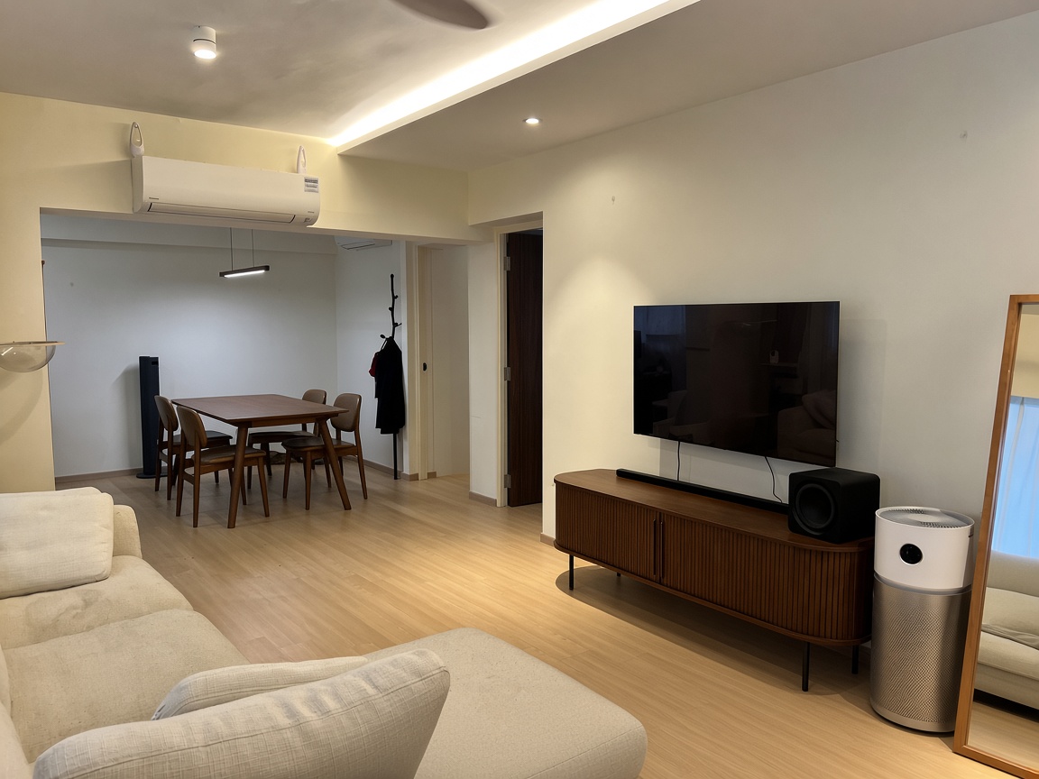 4-room HDB, 13th floor, 915 sq ft at 668D Jurong West St 64 image 1 of 6