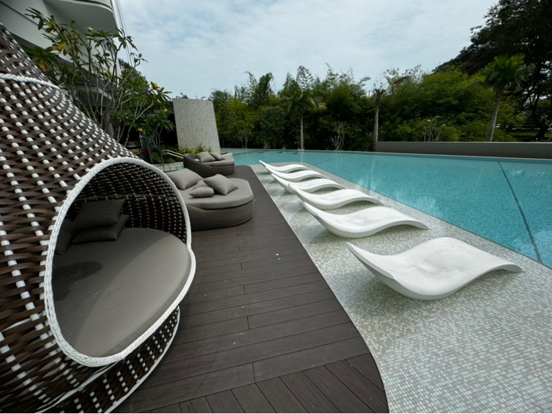 COASTLINE RESIDENCES 25