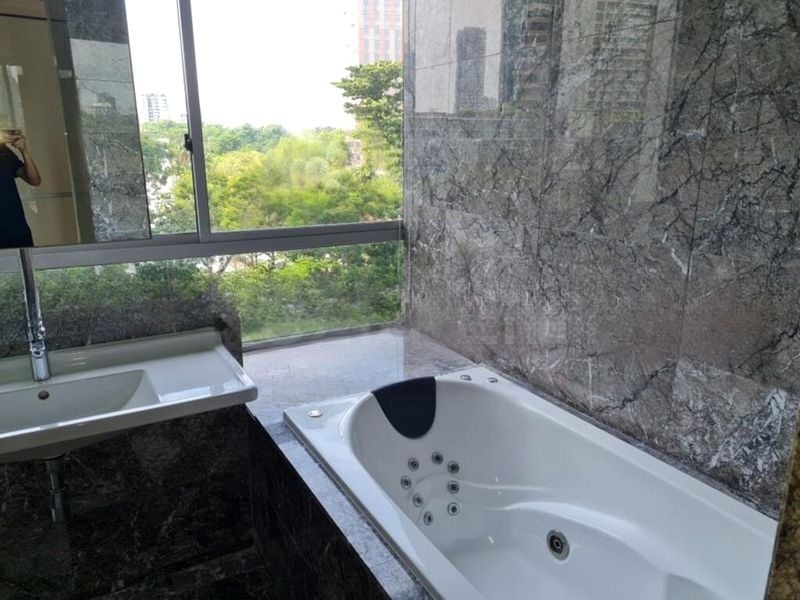 SUITES @ CAIRNHILL 8