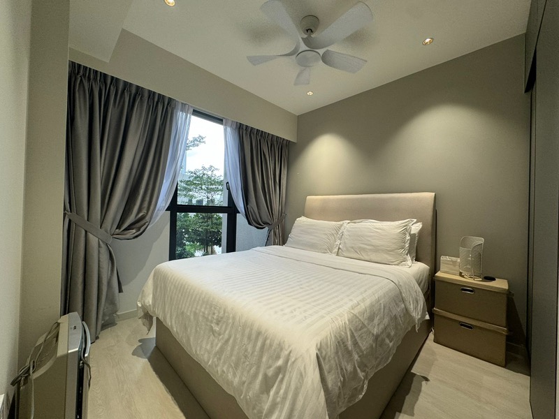 RIVERFRONT RESIDENCES 11