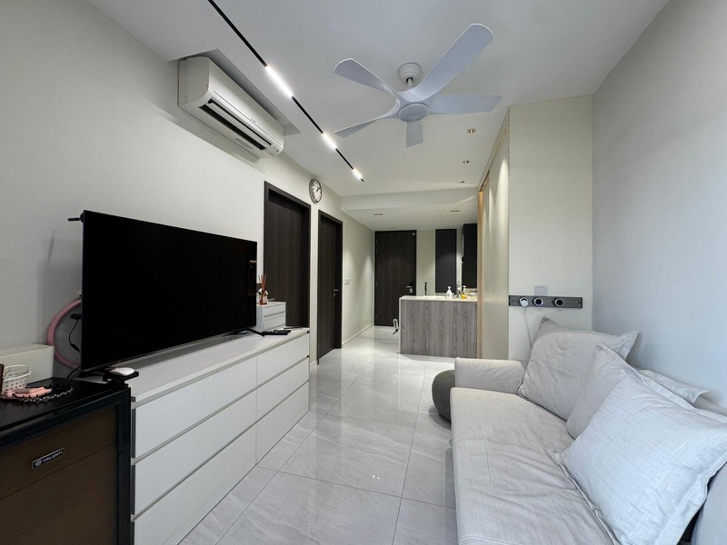 RIVERFRONT RESIDENCES 7