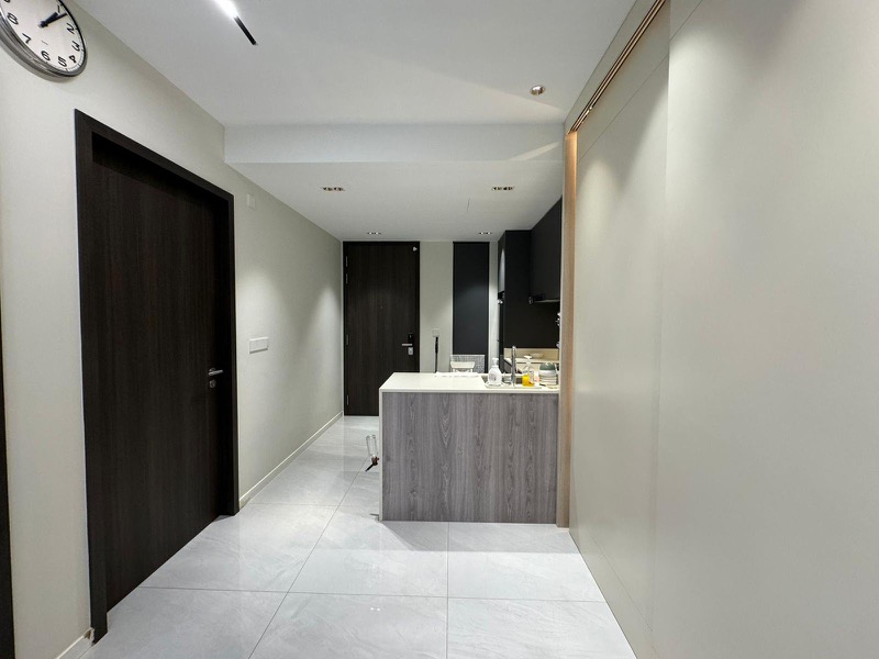 RIVERFRONT RESIDENCES 8