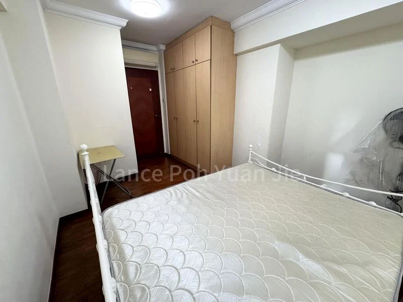 AQUARIUS BY THE PARK 4