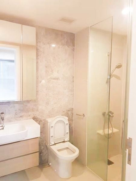 THE LAKEFRONT RESIDENCES 4