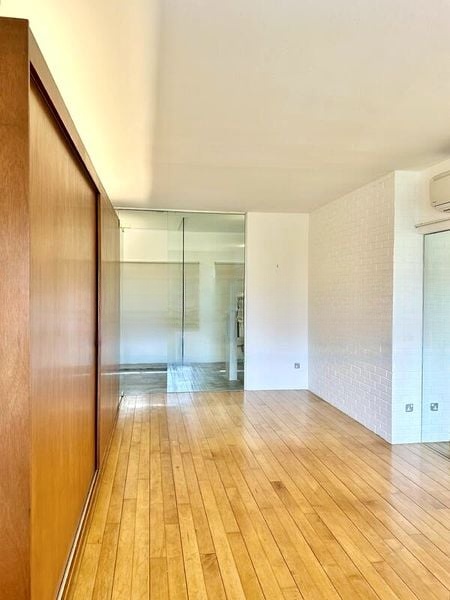 HOLLYWOOD APARTMENTS 7