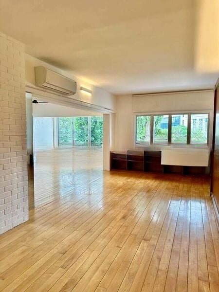 HOLLYWOOD APARTMENTS 5