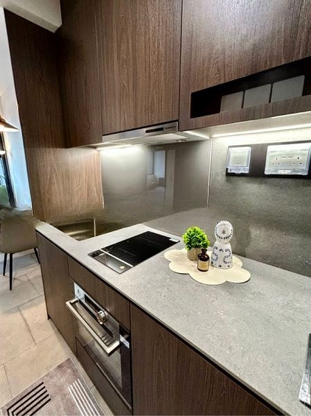 MIDTOWN MODERN 10