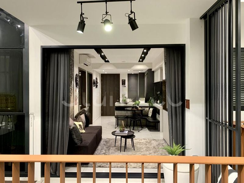 RIVERFRONT RESIDENCES 5