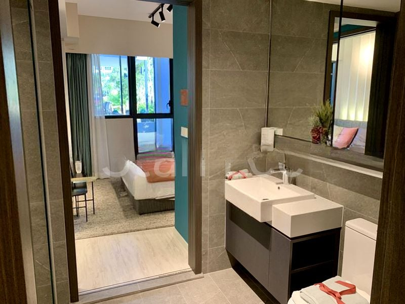 RIVERFRONT RESIDENCES 4