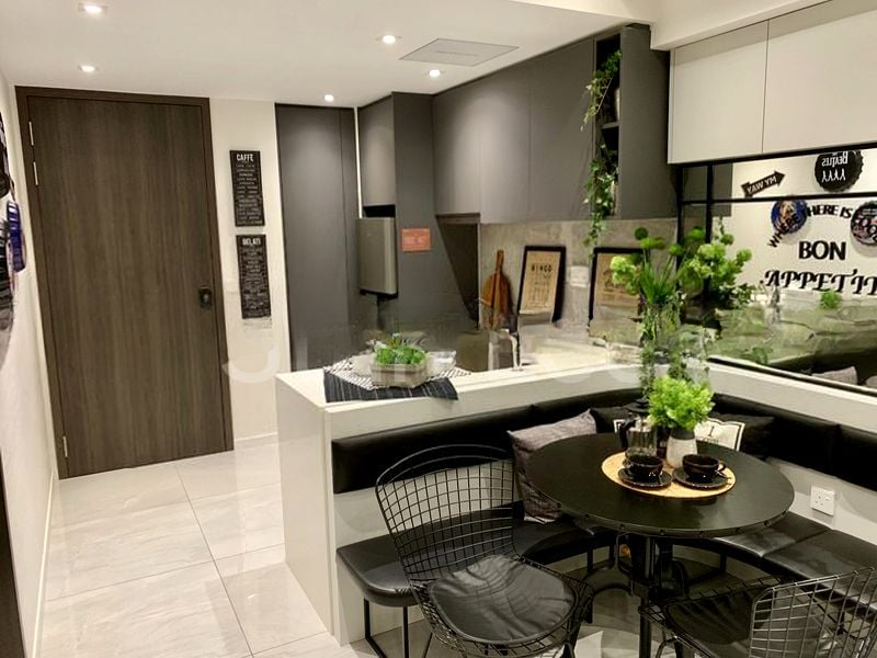 RIVERFRONT RESIDENCES 6