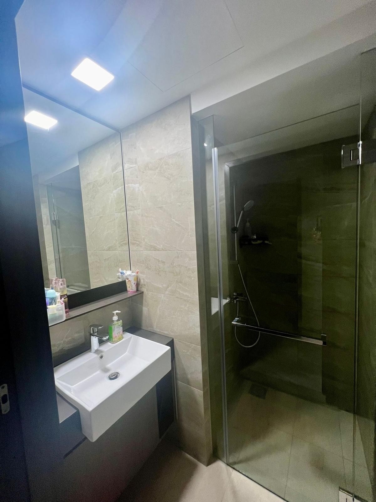 RIVERFRONT RESIDENCES 12