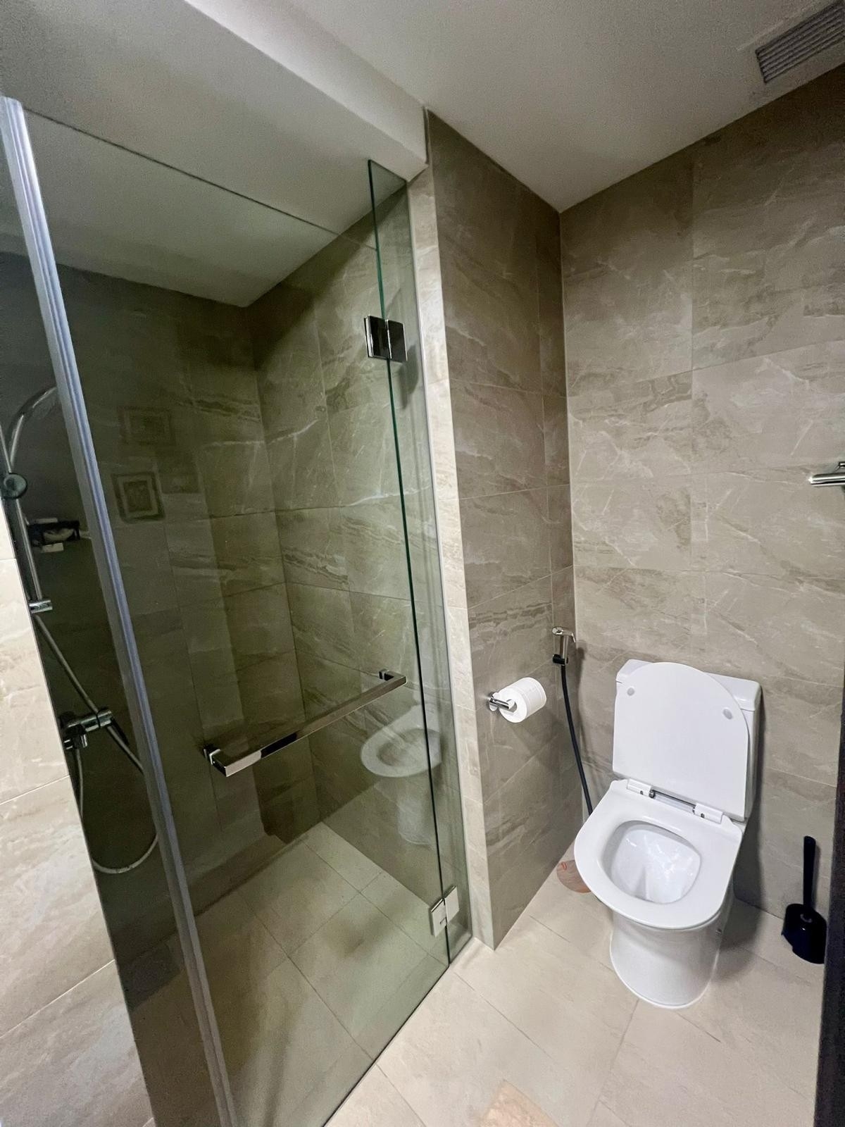 RIVERFRONT RESIDENCES 13