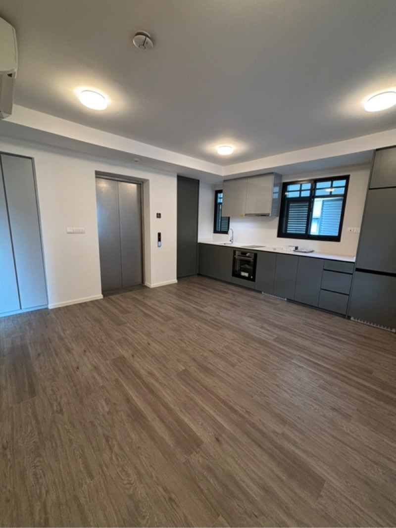 AVENUE SOUTH RESIDENCE 10