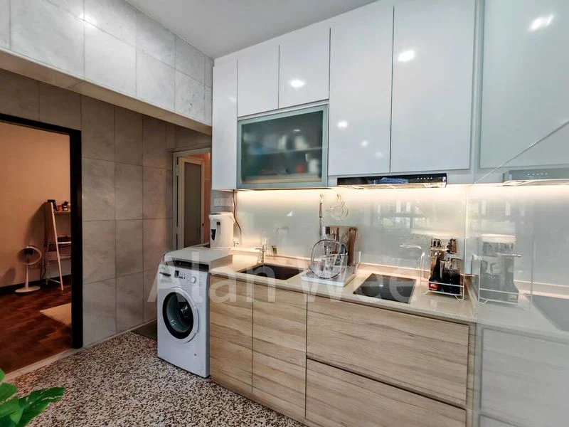 HOLLYWOOD APARTMENTS 6