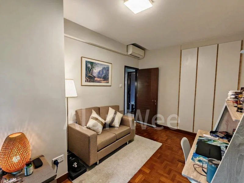 HOLLYWOOD APARTMENTS 10