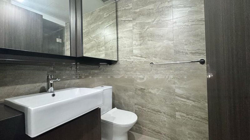 RIVERFRONT RESIDENCES 6