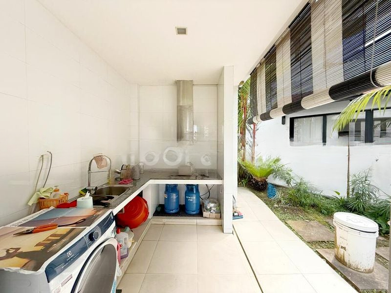 THOMSON HILLS ESTATE 10