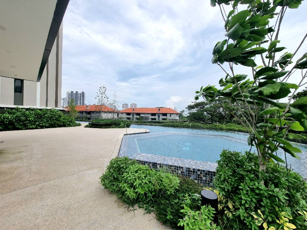 AVENUE SOUTH RESIDENCE 33