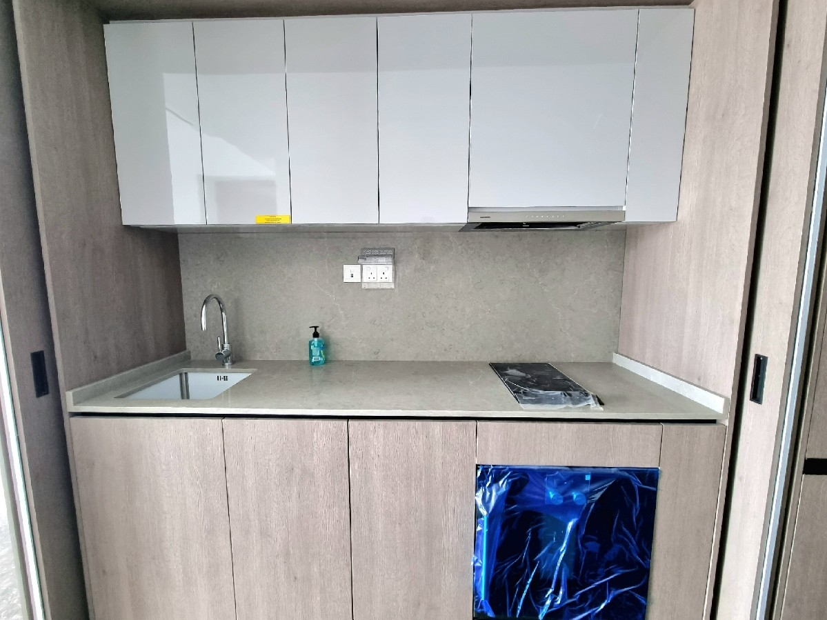 AVENUE SOUTH RESIDENCE 7