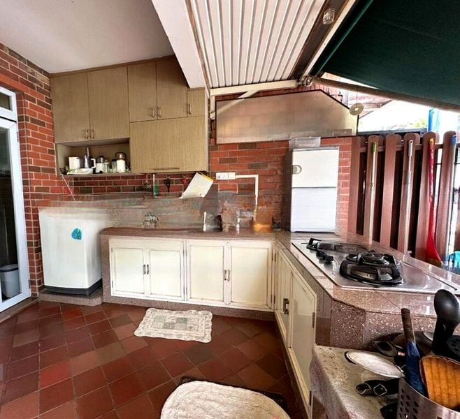 THOMSON HILLS ESTATE 6