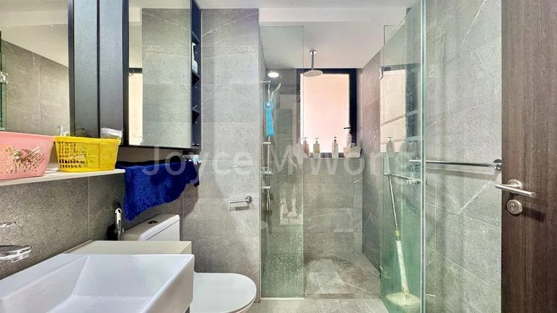 RIVERFRONT RESIDENCES 5