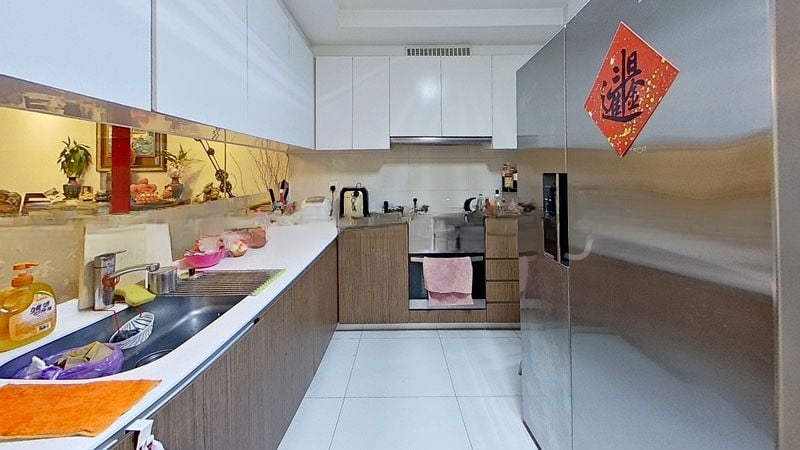 THE LAKEFRONT RESIDENCES 6