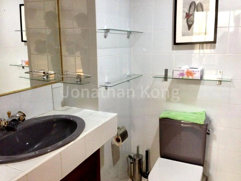 INTERNATIONAL PLAZA 5