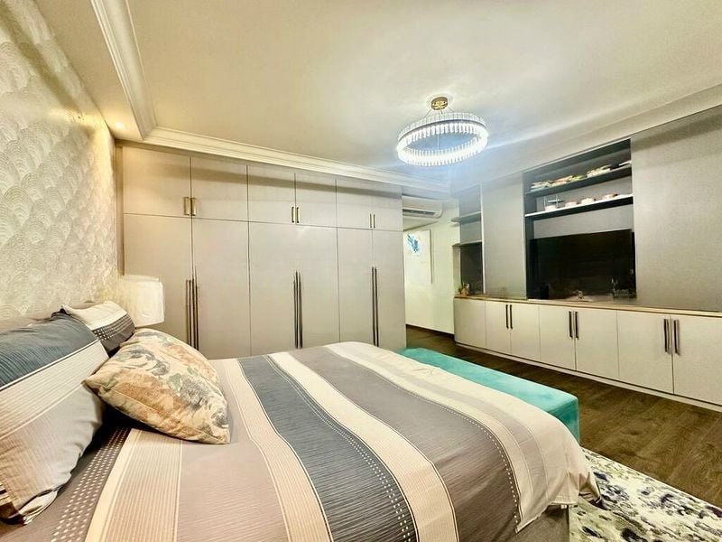 THE SOVEREIGN 5