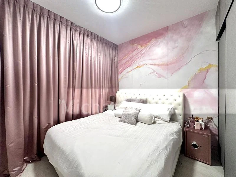 RIVERFRONT RESIDENCES 4