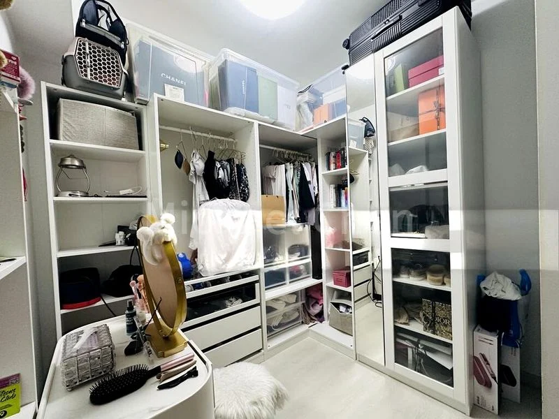 RIVERFRONT RESIDENCES 5