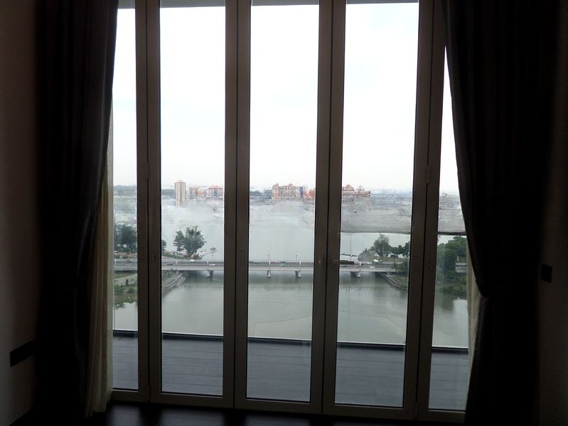 KALLANG RIVERSIDE 12