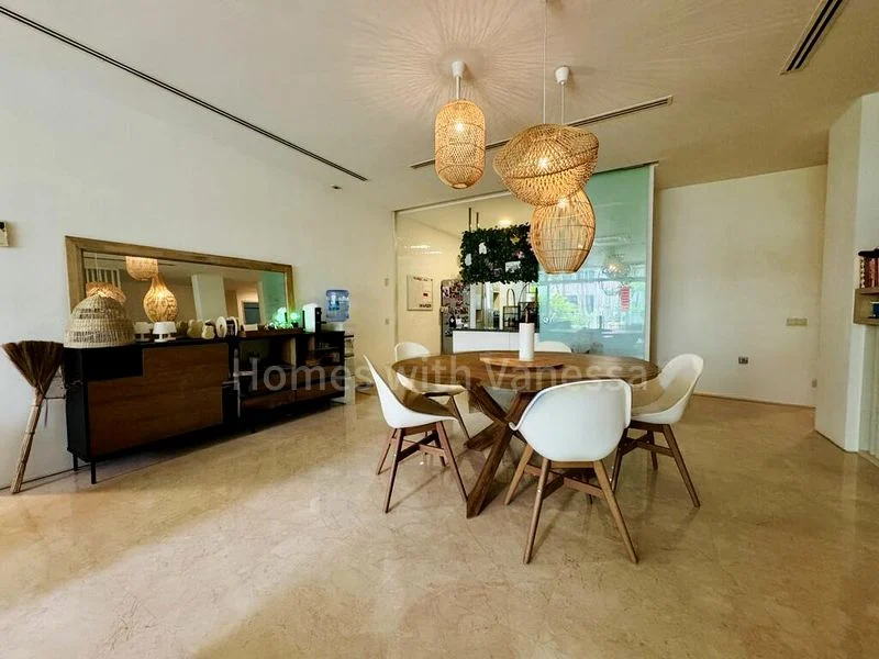 THE BOTANIC ON LLOYD 13