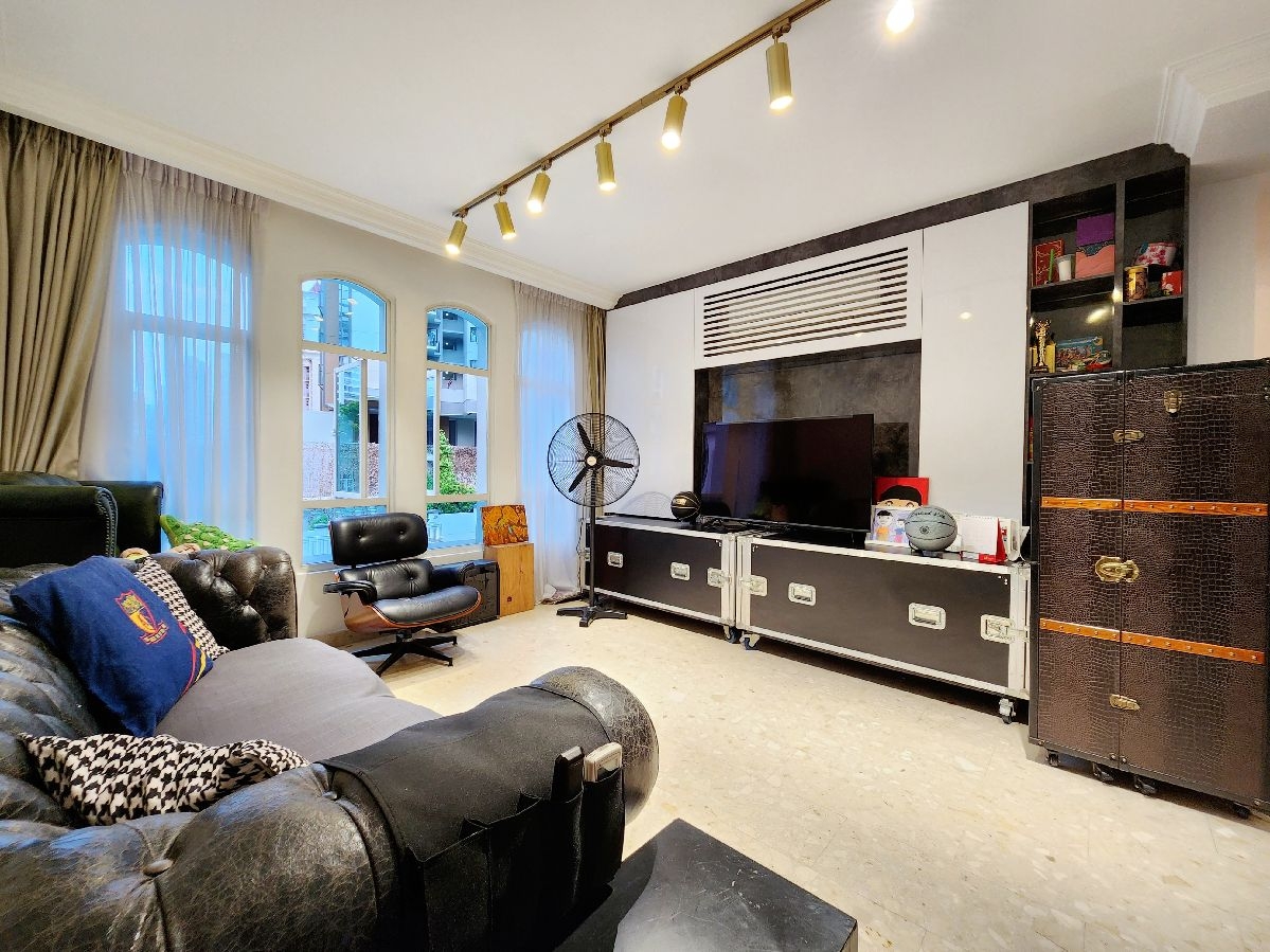CHATEAU LE FAME 2