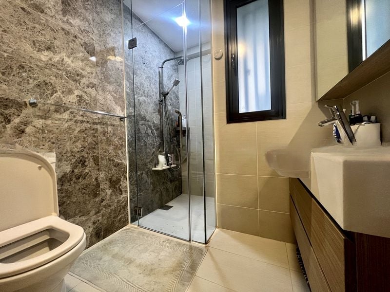 THE LAKEFRONT RESIDENCES 3