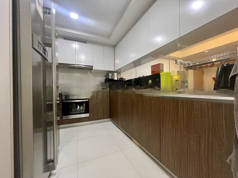 THE LAKEFRONT RESIDENCES 4