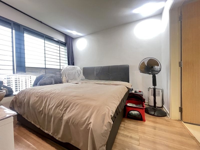 THE LAKEFRONT RESIDENCES 2