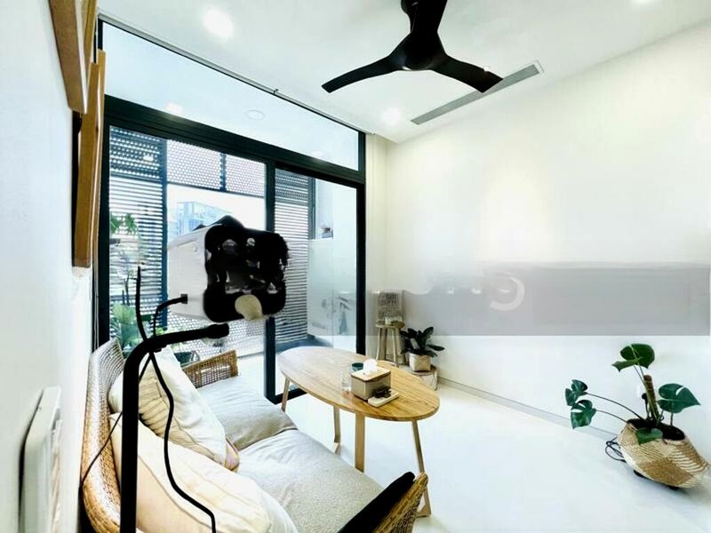 ROBIN SUITES 13