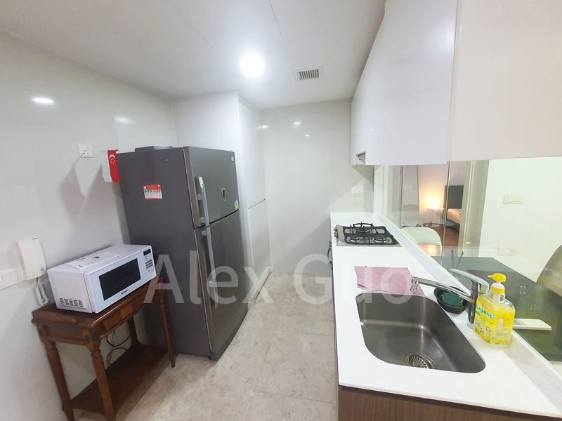 THE LAKEFRONT RESIDENCES 6