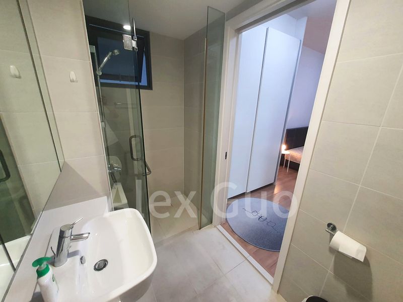 THE LAKEFRONT RESIDENCES 12