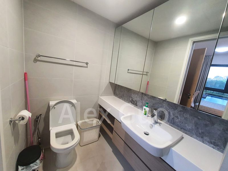 THE LAKEFRONT RESIDENCES 13