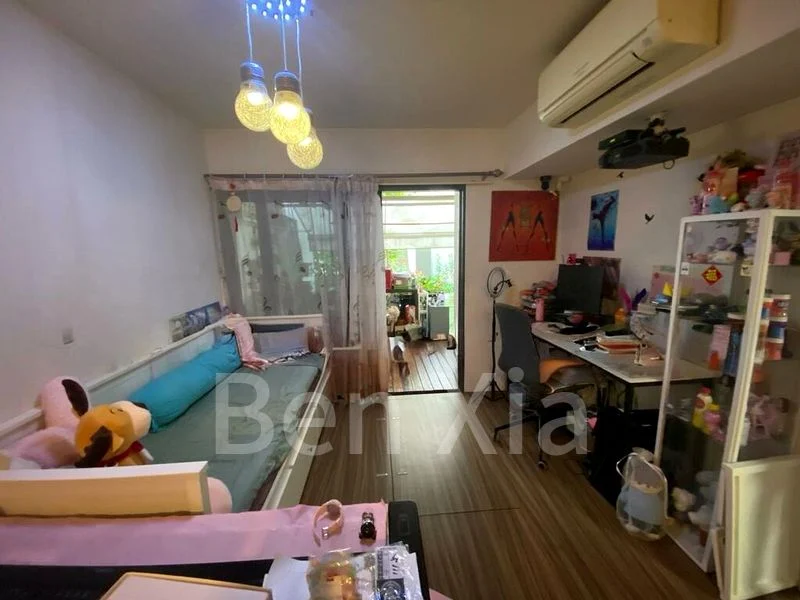 THE LAKEFRONT RESIDENCES 4